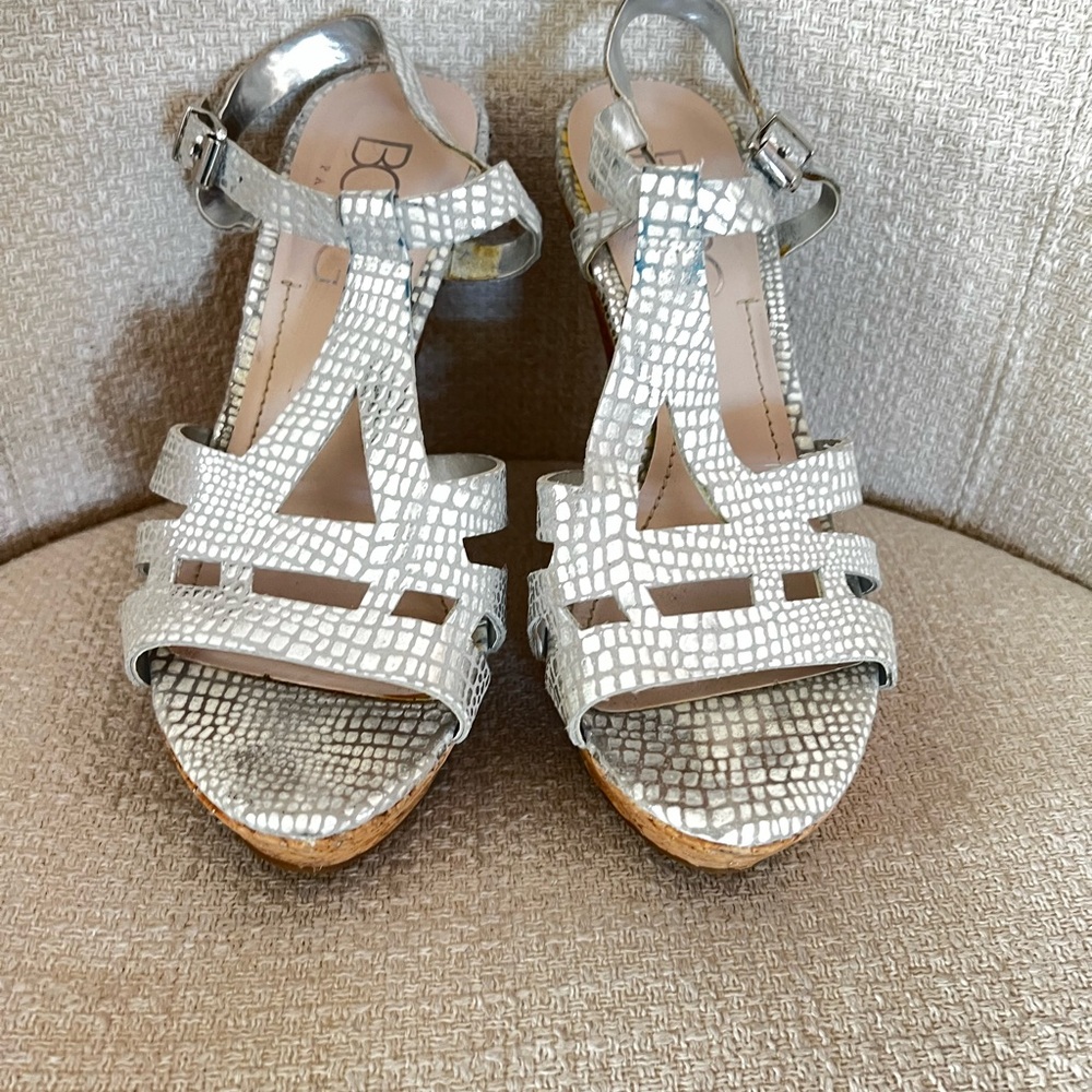 BCBG CORK WEDGE SANDAL SILVER